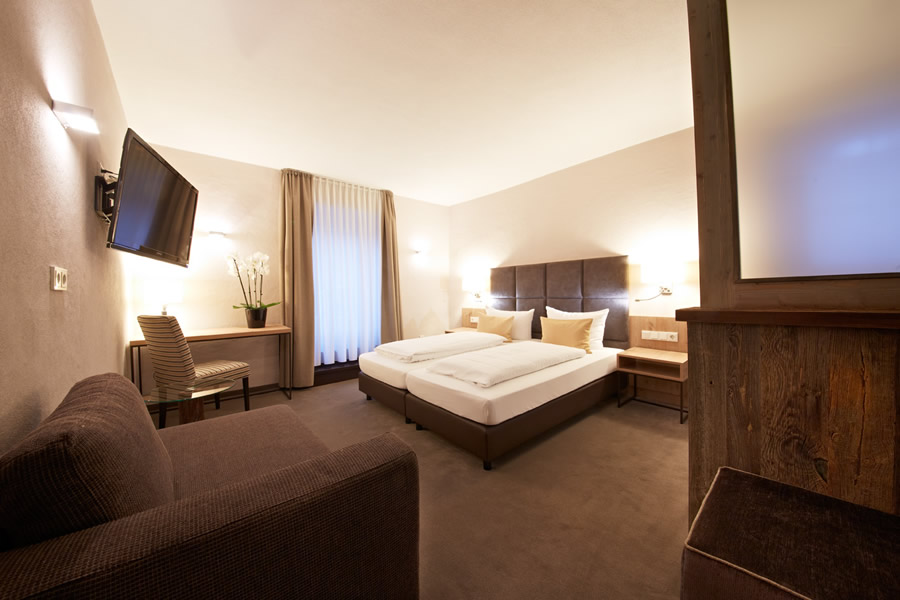Zimmer Nummer 100